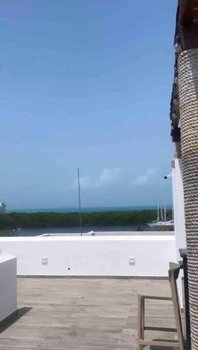 Casa Moderna De 4 Pisos Con Rooftop Vista Al Mar Сasa de vacaciones Isla Mujeres